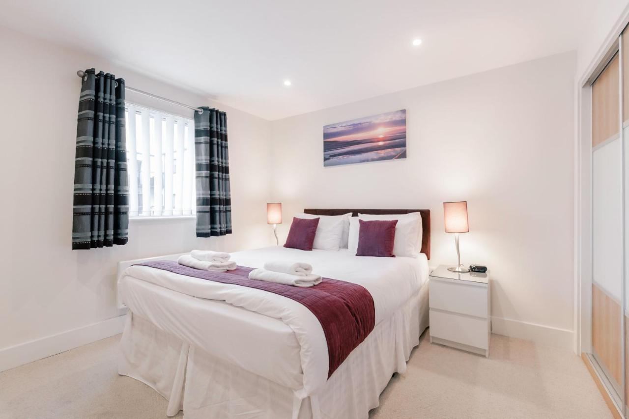 Roomspace Serviced Apartments - Capitol Square Epsom Bagian luar foto